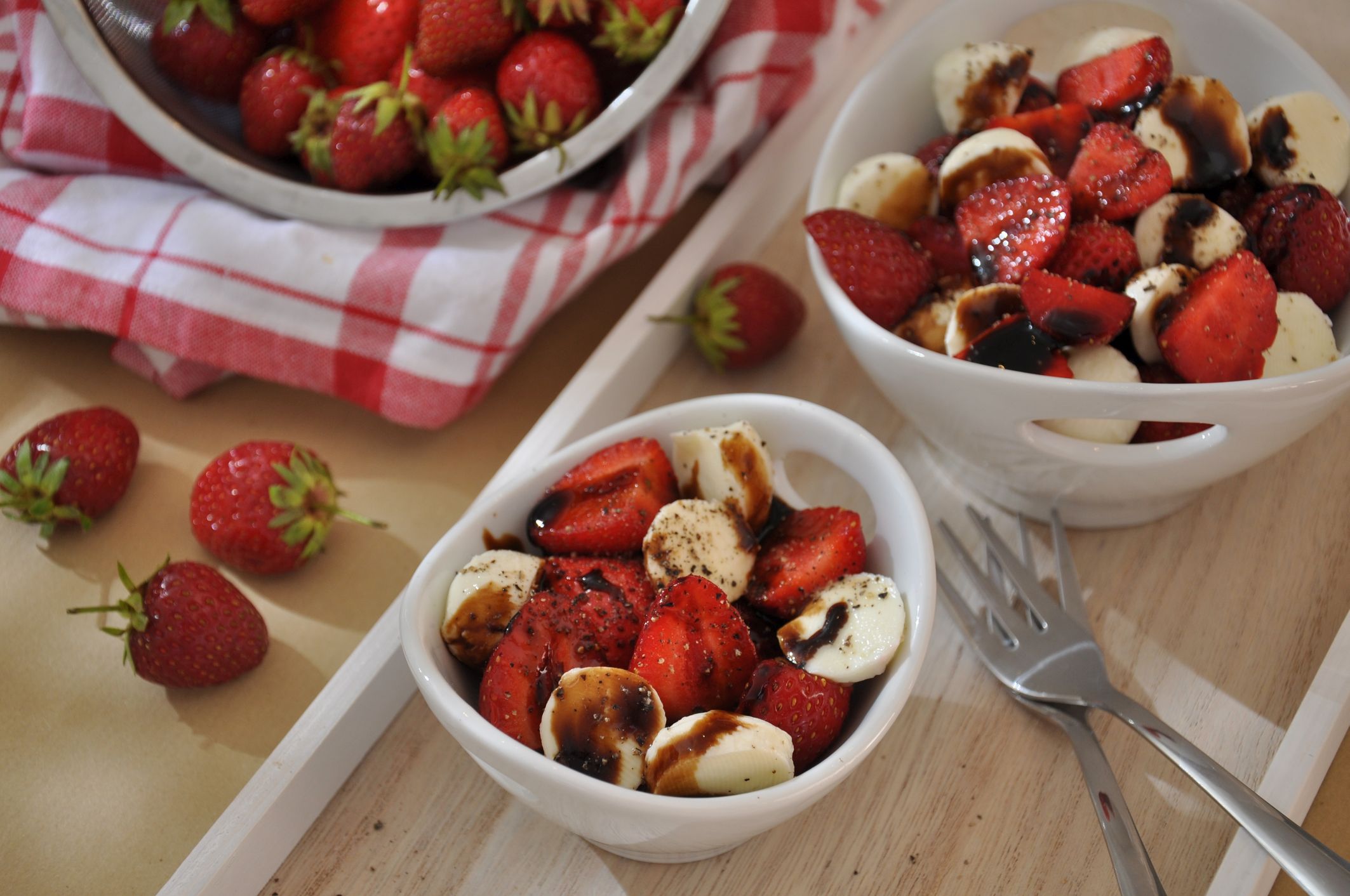 Erdbeeren mit Mozzarella und Pfeffer - Ich-Liebe-Salat.com